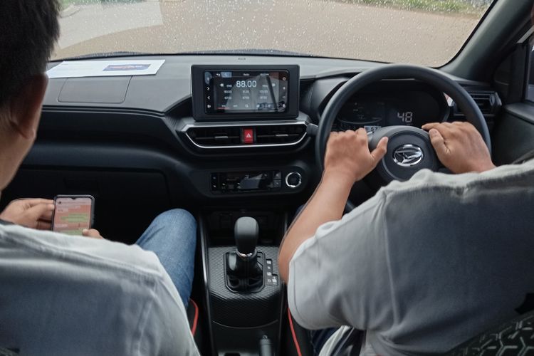 Daihatsu Rocky, desain modern, SUV Facelift, performa responsif, Daihatsu Rocky Facelift: Desain Sporty Dengan Sentuhan Nuansa Baru, Eksterior Sporty, Interior, Performa Tetap Responsif, Kesimpulan