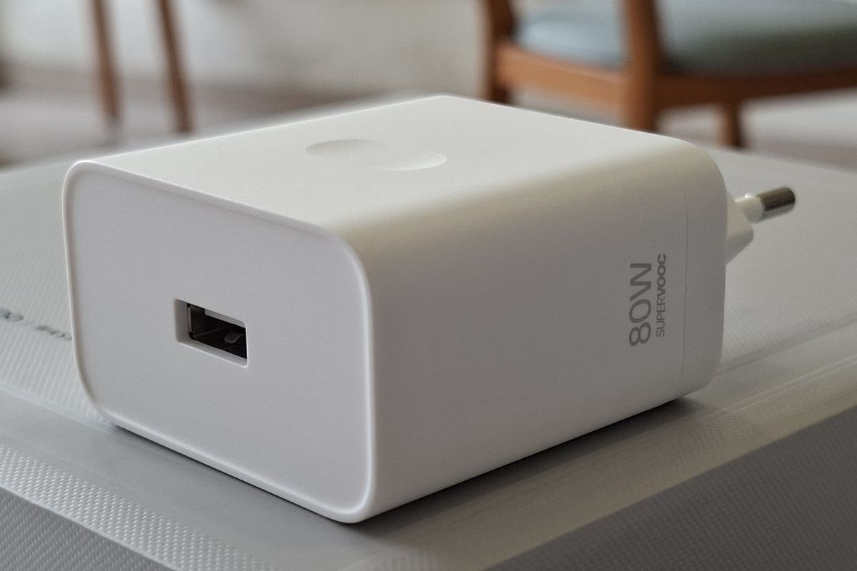 Risiko tak cabut charger, charger HP, risiko tak cabut charger, Tak Cabut Charger dari Colokan Listrik, Ini Risikonya