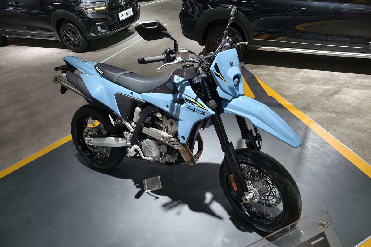 Suzuki, DR-Z4SM, IIMS 2026, Supermoto, Suzuki Pamerkan DR-Z4SM di IIMS 2026, Supermoto 400 cc
