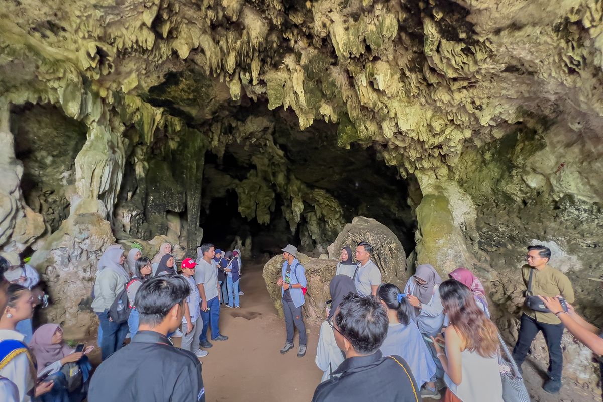 Wonogiri Historical Trip, Wisata Wonogiri, Keajaiban Alam Wonogiri, Serunya Jelajah Bentang Karst hingga Lembah Bengawan Solo Purba, Bentang alam karst di Wonogiri bagian selatan, Jelajah Goa Potro Bunder, Permukiman di lembah Bengawan Solo Purba, Wonogiri juga punya batik, Bakal digelar lagi