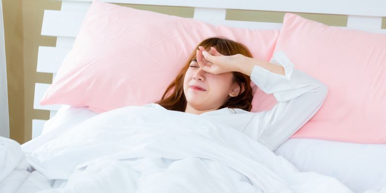 7 Tips Menjaga Kualitas Tidur Selama Bulan Suci Ramadan, 1. Jauhi ponsel menjelang tidur, 2. Ubah kamar menjadi zona nyaman, 3. Konsisten, 4. Hindari kafein, 5. Tetap aktif bergerak, 6. Waspadai social jetlag, 7. Praktikkan relaksasi sebelum terlelap