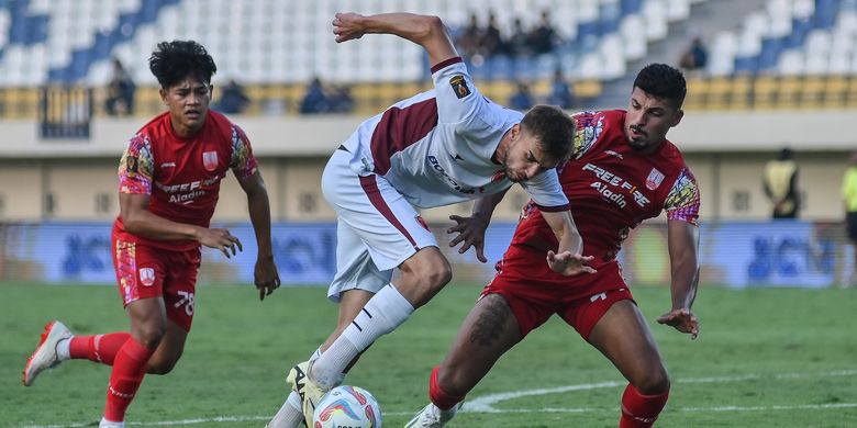 Persis Solo, Indra Sjafri, Timnas, Persis, Timnas U22 Indonesia, Shin Tae-yong, Zanadin Fariz, timnas U22, Gerald Vanenburg, Zanadin Fariz Ungkap Perbedaan Timnas U22 Dilatih STY hingga Indra Sjafri, Dipanggil Usai Tampil Penuh Bersama Persis Solo, Perbedaan Gaya STY, Vanenburg, dan Indra Sjafri, Persaingan Ketat di Lini Tengah, Uji Coba Kontra Mali untuk Matangkan Tim