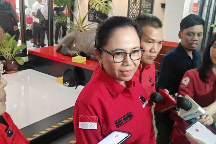Fadli Zon, Fraksi PDIP, fraksi pdip, penulisan ulang sejarah indonesia, penulisan ulang sejarah indonesia fadli zon, Fadli Zon Sebut Amanat Bung Karno saat Respons Permintaan PDIP untuk Setop Penulisan Ulang Sejarah RI