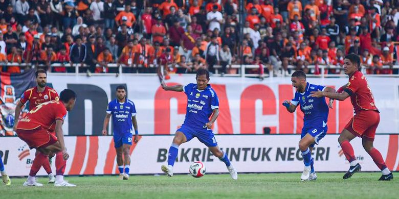 Super League, Persija, Persib, Persib Bandung, Adam Alis, Persija Jakarta, Alaeddine Ajaraie, Inggris, Peter Hutchinson, Media Inggris Soroti Duel Persija Vs Persib Bandung di Super League