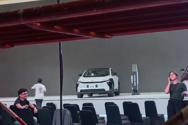 Toyota bZ4X, facelift, Kendaraan listrik, GIIAS 2025, Inovasi Toyota bZ4X Facelift di GIIAS 2025