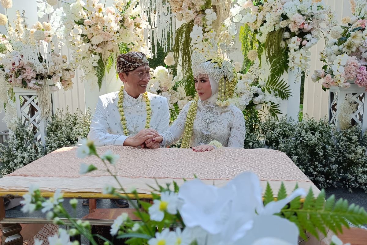 Melly Goeslaw, wedding anniversary, perayaan ulang tahun pernikahan, melly goeslaw dan anto hoed, pentingnya wedding anniversary, Belajar dari Melly Goeslaw dan Anto Hoed, Ini Pentingnya Wedding Anniversary, Anniversary sebagai penguat ikatan, Dampak positif wedding anniversay, Membawa hubungan ke ranah publik, Inspirasi dari pasangan panjang usia