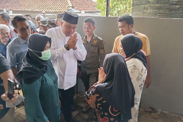 Bogor, majelis taklim, Bangun 40 kota, Desa Sukamakmur, Bangunan Majelis Taklim Ambruk di Bogor, Majelis Taklim Asobiyah, Majelis Taklim Asohibiya Ciomas Bogor, bangunan Majelis Taklim Asohibiya runtuh timpa jamaah, Bangunan Majelis Taklim Asobiyah, Ambruknya Majelis Taklim Bogor, Idon Mencari Sang Ibu Sambil Bantu Evakuasi Korban