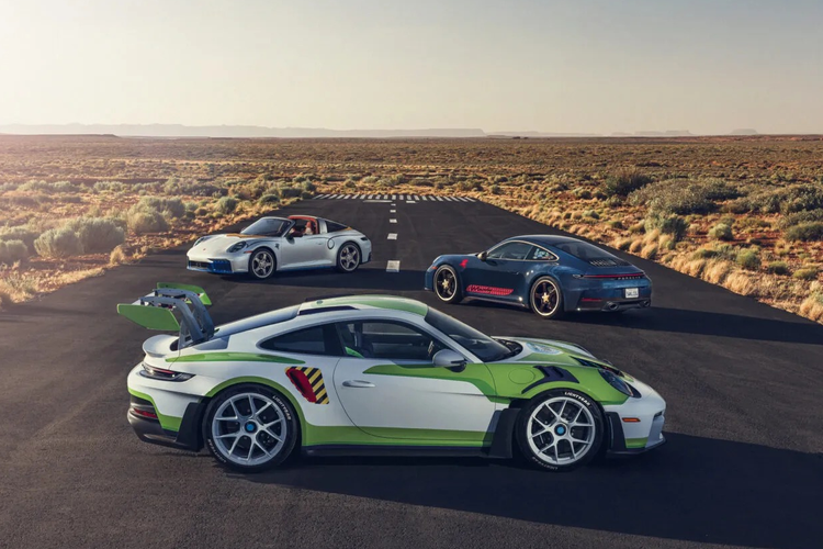 Toy Story, Porsche, Buzz Lightyear, Woody, Toy Story 5, Porsche Rilis 911 Bertema Toy Story 5, Dijual Untuk Amal