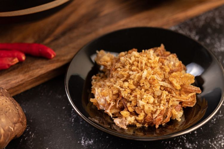 bawang goreng, Rahasia Bawang Goreng Renyah dan Tahan Lama, Bisa Pakai Tepung Ini