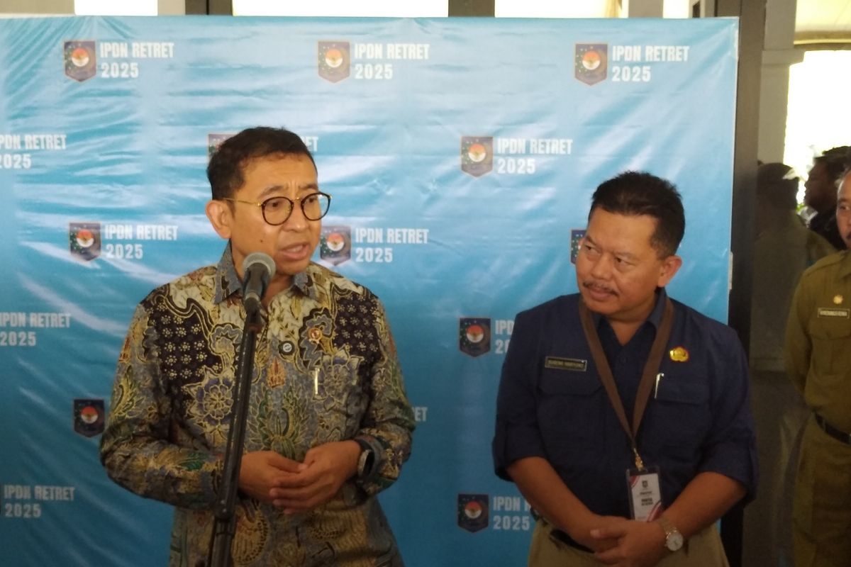 Fadli Zon, Mei 1998, fadli zon, kerusuhan Mei 1998, pemerkosaan massal mei 1998, Fadli Zon Kembali Menyangkal Pemerkosaan Massal Mei 1998: Kita Tidak Mau Mencoreng Muka Sendiri, Kritik terhadap Istilah 'Massal' dalam Pemerkosaan Mei 1998, Fadli: Pernyataan Ini Pandangan Pribadi, Kekhawatiran soal Citra Bangsa, Kontroversi Pernyataan Fadli Zon Sebelumnya, Respons Klarifikasi dari Fadli Zon, Kenapa Fadli Zon Terus Menyangkal Pemerkosaan Massal?