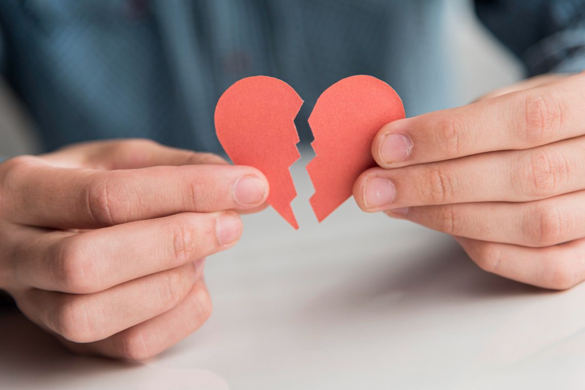 long distance relationship, hubungan ldr, putus ldr, tanda red flag dalam LDR, tanda harus mengakhiri LDR, Tanda harus mengakhiri hubungan, 5 Tanda Red Flag dalam LDR, Tanda Harus Mengakhiri Hubungan, 1. Tidak bisa berkomunikasi lagi, 2. Cinta bertepuk sebelah tangan, 3. Pasangan tidak berusaha, 4. Merasa tidak puas dengan yang dimiliki, 5. Pasangan sudah berubah