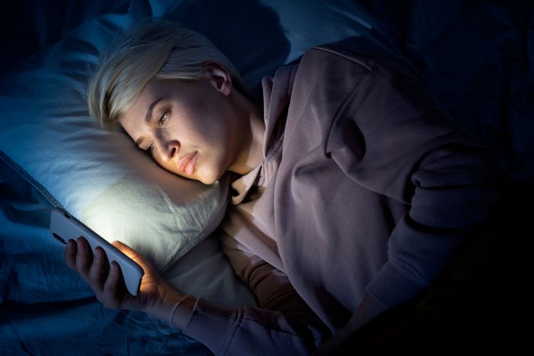 8 Kebiasaan yang Diam-diam Mengganggu Kesehatan Otak Menurut Neuropsikolog, 1. Melakukan banyak pekerjaan sekaligus, 2. Mengorbankan waktu tidur, 3. Sering melewatkan sarapan, 4. Scrolling gawai tanpa tujuan sebelum tidur, 5. Daftar tugas yang terlalu panjang, 6. Mengabaikan hubungan sosial, 7. Mengabaikan kolesterol jahat, 8. Kurang bergerak secara aktif