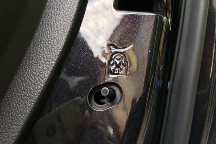 child lock, central lock, mobil, otomotif, tips mobil, Tips and trick, viral, tips otomotif, Jangan Salah Paham, Ini Bedanya Child Lock dan Central Lock