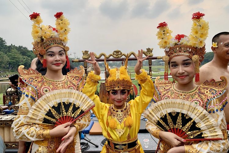 tari kecak di Taman Mini Indonesia Indah, tari kecak TMII, tari kecak di taman mini indonesia indah, tari kecak tmii, potret tari kecak di taman mini indonesia indah, jadwal tari kecak di taman mini indonesia indah, BERITA FOTO: Potret Tari Kecak Taman Mini yang Padat Penonton