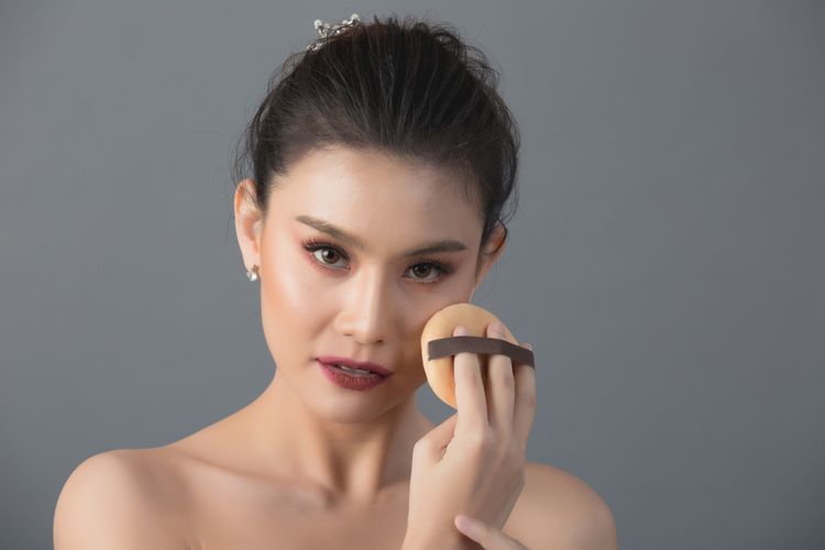 makeup, Rutinitas Makeup Lebih Praktis, Ini Tahap yang Bisa Dipersingkat, Bagian makeup yang bisa menghemat waktu, Produk multifungsi dinilai lebih praktis, Jangan terburu-buru saat skin prep, Teknik blending jadi kunci, Alis dan eyeliner tetap perlu perhatian