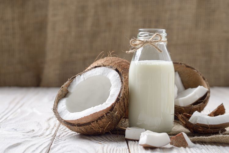 tips menyimpan santan, cara simpan santan murni, cara menyimpan santan di kulkas, santan awet sebulan, cara rebus santan agar tidak pecah, Cara Simpan Santan Murni untuk 1 Bulan Tanpa Basi, 1. Pisahkan Santan Kental dan Santan Encer, 2. Rebus Santan Sebelum Disimpan, 3. Gunakan Wadah Kedap Udara, 4. Simpan di Kulkas untuk Pemakaian Singkat, 5. Bekukan di Freezer agar Awet hingga 1 Bulan, 6. Tips Tambahan agar Santan Tetap Segar