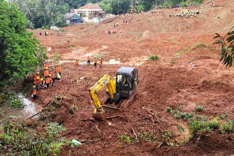 Banjarnegara, Tanah longsor, tanah longsor, tanah longsor banjarnegara, tanah longsor di banjarnegara, update tanah longsor banjarnegara, dampak tanah longsor banjarnegara, korban jiwa tanah longsor banjarnegara, Update Longsor Banjarnegara: 2 Orang Meninggal, 27 Hilang, Ratusan Warga Mengungsi