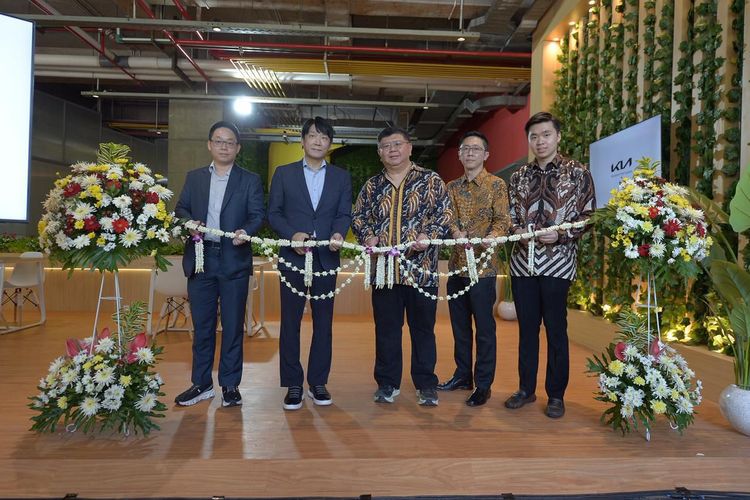 Kia Spazio Tower, diler baru, Kia Resmikan Diler Baru di Surabaya