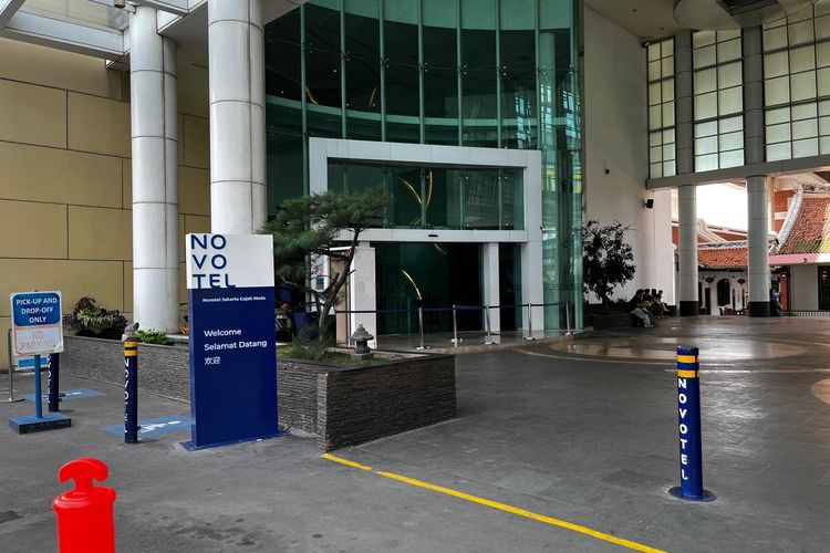 hotel, Jelajah Kuliner dan Sejarah Glodok Tak Cukup Sehari, Ini Pilihan Hotel di Sekitarnya, 1. Holiday Inn &amp; Suites Jakarta Gajah Mada, 2. Novotel Jakarta Gajah Mada, 3. Favehotel LTC Glodok, 4. 101 Urban Jakarta Glodok - Kota Tua, 5. The Jayakarta SP Jakarta Hotel &amp; Spa