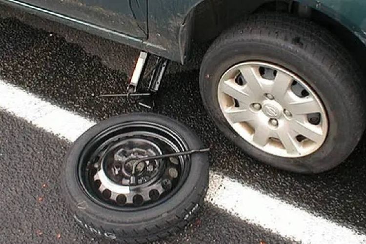 perkakas, mudik, Sebelum Dipakai Mudik Lebaran, Pastikan Toolkit Standar di Mobil Lengkap