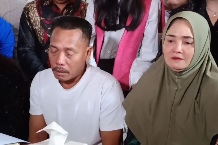 Kasus ABK Sea Dragon, Niat Bantu Keluarga, Berujung Didakwa Penyelundupan Sabu 2 Ton, 1. Ada perpindahan kardus dari kapal lain, 2. Kapten mengungkap kardus berisi uang dan emas, 3. Memohon pertolongan Presiden Prabowo, 4. Hotman Paris minta Prabowo cegah miscarriage of justice, 5. Awal mula Fandi bekerja di kapal
