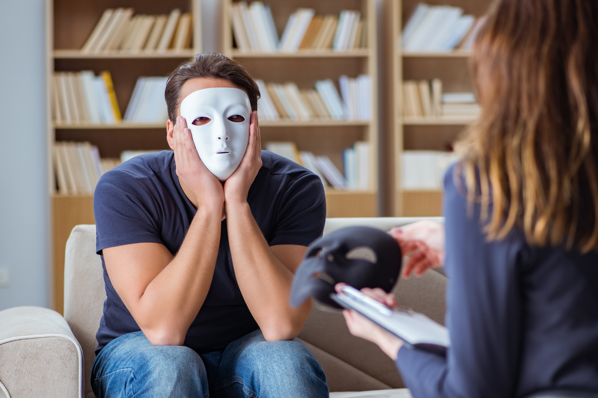 narsistik, Tanda Utama Orang Narsistik, Lebih Sensitif dari yang Dibayangkan, Terlalu sensitif terhadap penolakan sosial, Kombinasi antara rasa superior dan rasa rentan, Mengedepankan mentalitas sebagai korban, Risiko kesehatan mental yang mengintai