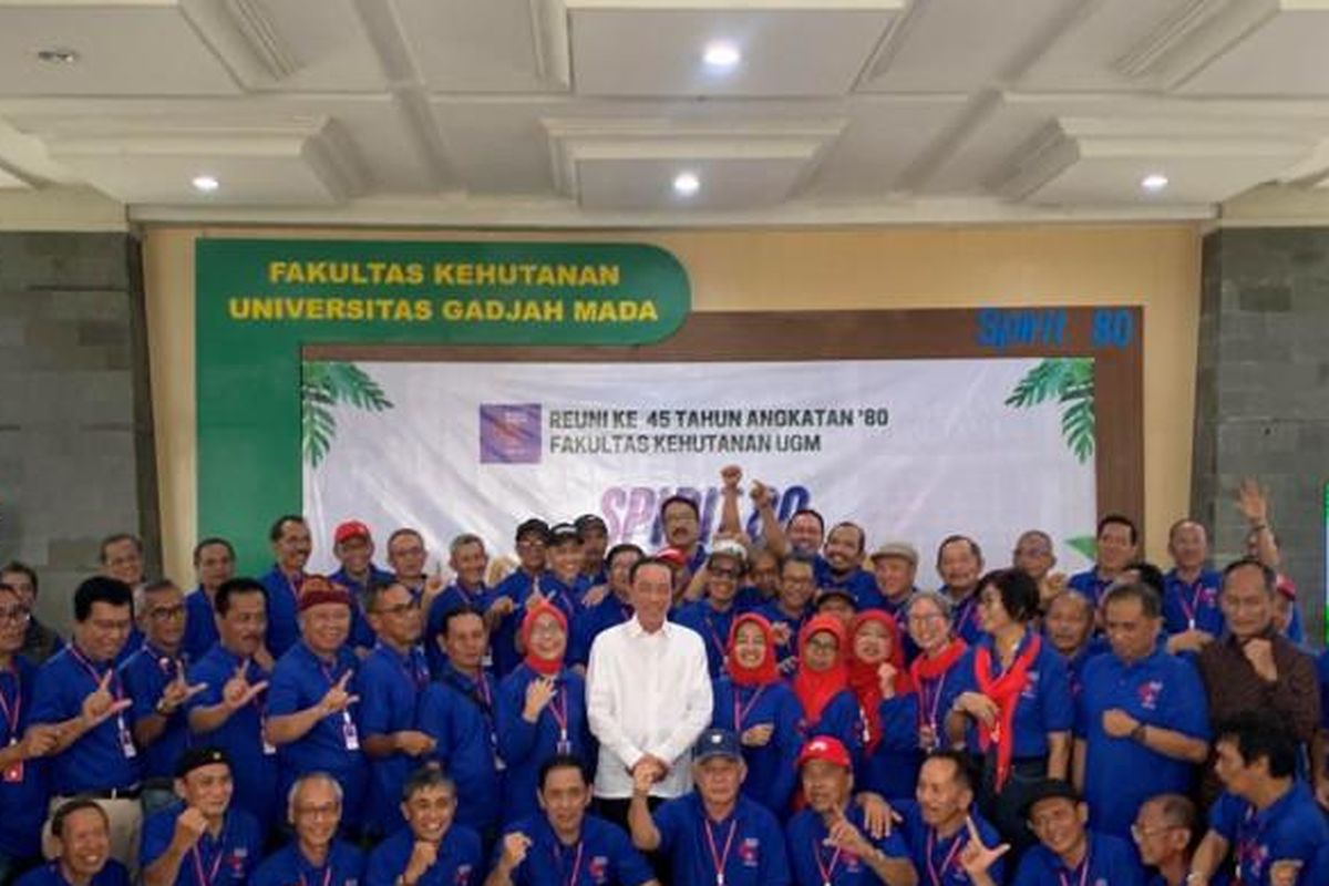 Jokowi, Yogyakarta, Sahabat Jokowi, yogyakarta, Jokowi Reuni Fakultas Kehutanan UGM, sahabat Jokowi, Jokowi Kenang Masa Kuliah di Reuni Angkatan 1980 Fakultas Kehutanan UGM