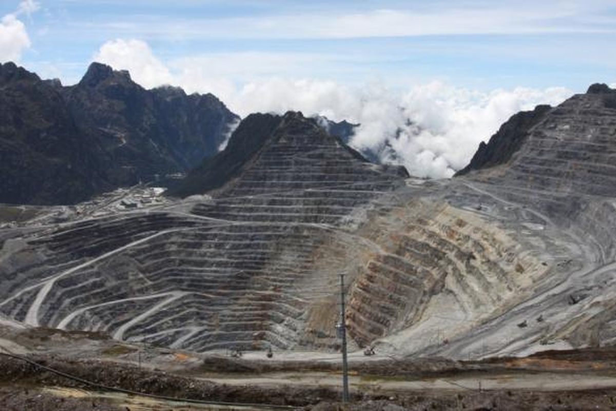 Freeport, tambang freeport, tambang freeport longsor, tambang Freeport longsor 2025, Menteri Bahlil Sebut Longsor Tambang Freeport Ganggu Pasokan Emas Antam