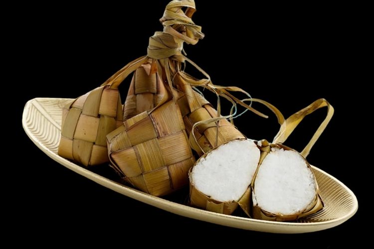 ketupat, ketupat lebaran, Lebaran, Memasak ketupat, 4 Kesalahan Ini Bikin Ketupat Jadi Keras, 1. Tidak mencuci beras hingga bersih dan kering, 2. Salah menakar beras, 3. Air rebusan kurang banyak, 4. Kurang lama memasak ketupat