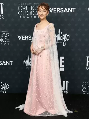 Critics Choice Awards, Ariana Grande, Elle Fanning, Mia Goth, Amanda Seyfried, 11 Artis dengan Busana Terbaik di Critics Choice Awards 2026, Ariana Grande, Elle Fanning, Mia Goth, Amanda Seyfried, Amy Madigan, Alicia Silverstone, Leighton Meester, Ego Nwodim, Wunmi Mosaku, Odessa A'zion, Jessica Biel