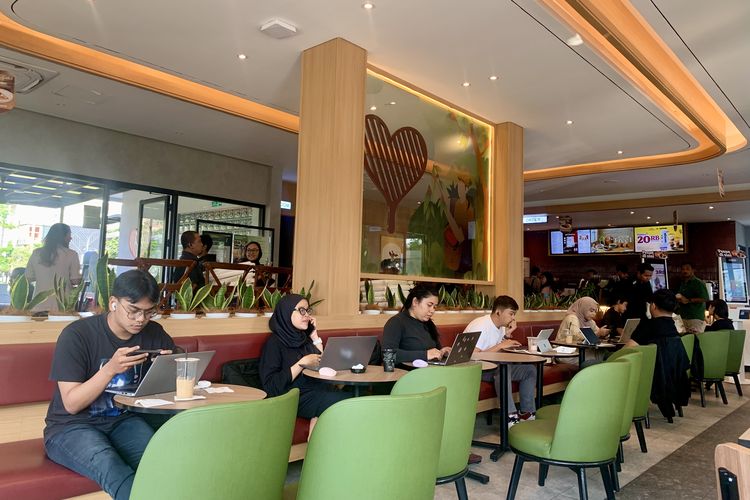 Kopi Kenangan Alam Sutera, kopi kenangan alam sutera 24 jam, kopi kenangan alam sutera drive thru, fasilitas Kopi Kenangan Alam Sutera, Kopi Kenangan Alam Sutera konsep hijau, baru di Kopi Kenangan Alam Sutera, Gerai Hijau Kopi Kenangan Pertama di Alam Sutera, Apa yang Beda?