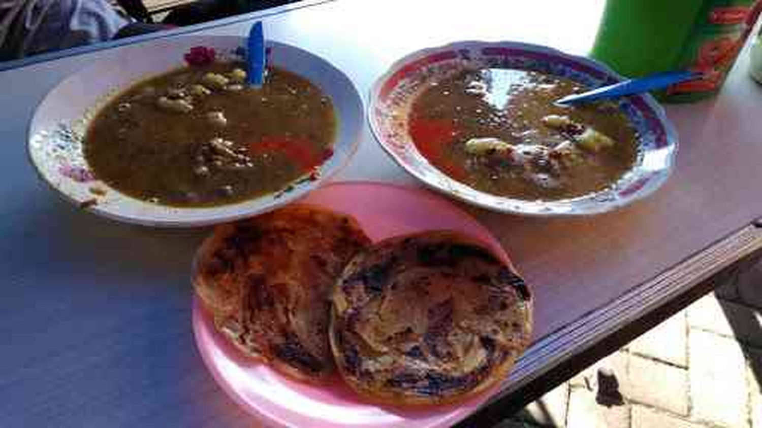 Cerita Akulturasi Arab-Jawa dalam Semangkuk Gule Kacang Hijau, Kampung Ampel dan Jejak Budaya Arab di Surabaya, Gule Kacang Hijau yang Tidak Banyak Orang Tahu, Tradisi yang Selalu Menghidupkan Rumah, Akulturasi yang Hidup Lewat Makanan, Menjaga Rasa, Menjaga Cerita