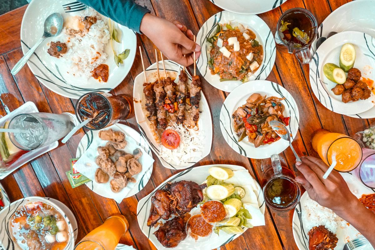 Makan Bersama, bonding keluarga, memasak bersama, Menguatkan Bonding Keluarga Melalui Meja Makan 