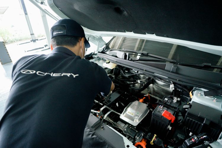 ganti oli saat mesin panas, ganti oli mesin, Salah Kaprah Waktu Ganti Oli Mobil di Tengah Perjalanan Mudik