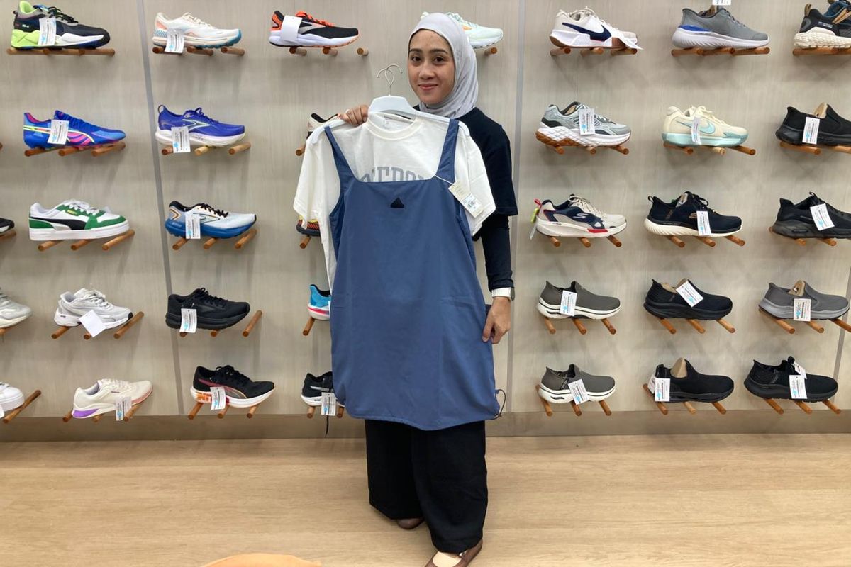 Reebok, adidas, Inspirasi Tampil Sporty tapi Feminin dengan Dress Pinafore