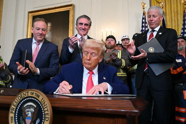 Presiden Donald Trump, Wisata Amerika Serikat, tarif trump adalah, dampak berlakunya tarif trump, warga amerika serikat takut traveling, angka wisman di amerika menurun, pariwisata amerika serikat saat ini, Dampak Kebijakan Tarif Trump yang Bikin Takut Warga AS Traveling