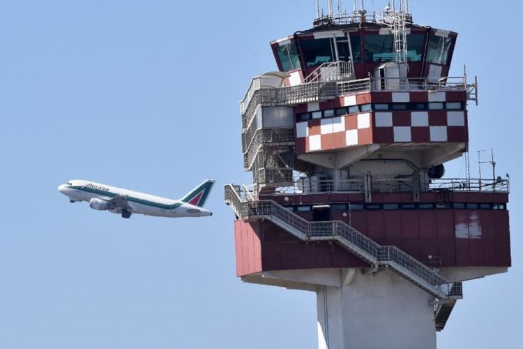 Skytrax, 10 Bandara Terbaik Dunia 2026, Changi di Singapura Masih Juara, 1. Bandara Changi Singapura, 2. Bandara Internasional Incheon, Korea Selatan, 4. Bandara Internasional Hong Kong, 5. Bandara Narita Tokyo, Jepang, 6. Bandara Paris Charles de Gaulle, Perancis, 7. Bandara Roma Fiumicino, Italia, 8. Bandara Istanbul, Turkiye, 9. Bandara Munich, Jerman, 10. Bandara Internasional Vancouver, Kanada