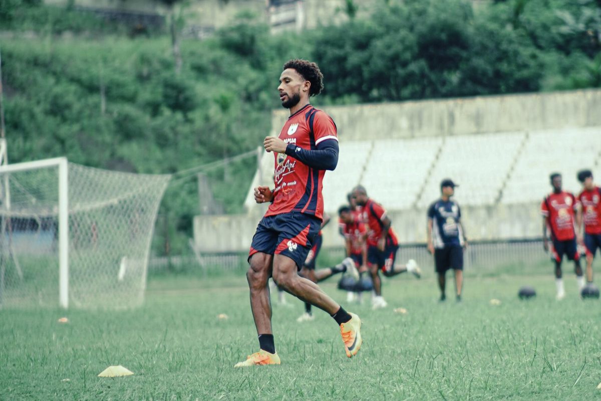 Persipura, Stadion Mandala Jayapura, Williams Lugo, Persipura Jayapura, Rahmad Darmawan, Williams Lugo Latihan Perdana di Persipura, Perkaya Opsi Rahmad Darmawan