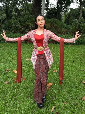 Dian Sastrowardoyo, Hari Kebaya Nasional, Putri Marino, inspirasi berkebaya, Yura Yunita, Hari Kebaya Nasional 2025, Sherina, Lutesha, inspirasi kebaya, hari kebaya nasional 2025, 5 Gaya Kebaya Selebritas untuk Inspirasi Hari Kebaya Nasional, Sherina hingga Putri Marino, 1. Yura Yunita, 2. Dian Sastrowardoyo, 3. Sherina Munaf, 4. Lutesha, 5. Putri Marino