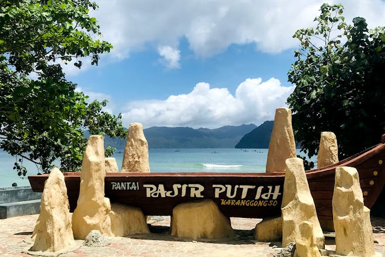 Goa Lawa Trenggalek, Wisata Trenggalek, desa wisata trenggalek, pantai Trenggalek, wisata trenggalek selain pantai, 10 Wisata Trenggalek yang Lagi Hits, Liburan Singkat nan Menyegarkan, 1. Desa Wisata Duren Sari, 2. Desa Wisata Pandean, 3. Pantai Mutiara, 4. Air Terjun Pelang, 5. Goa Lawa, 6. Pantai Prigi, 7. Pantai Pasir Putih Trenggalek, 8. Pantai Taman Kili-Kili, 9. Pantai Konang, 10. Pantai Ngampiran