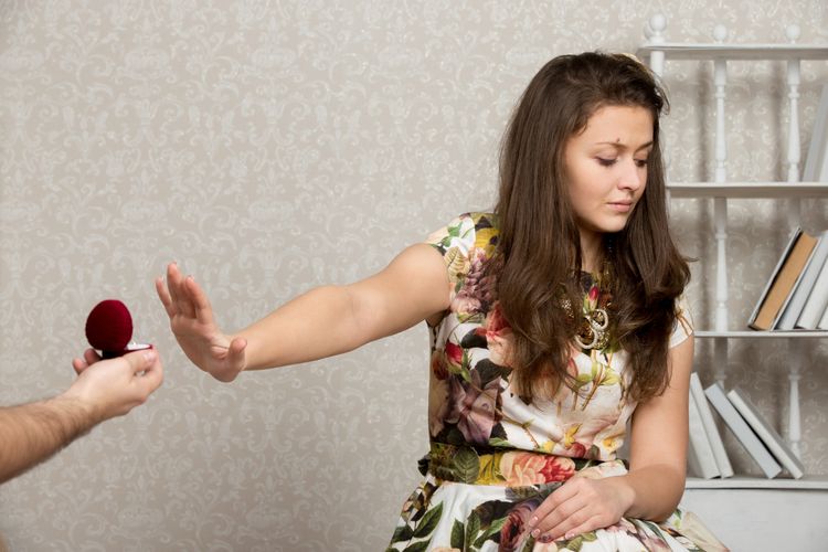 takut menikah, marriage is scary, fenomena marriage is scary, takut menikah karena trauma, alasan takut menikah, alasan orang takut menikah, penyebab orang takut menikah, Kenapa Orang Takut Menikah? Ini Penjelasan Psikolog Soal Marriage is Scary, 1. Pengalaman keluarga jadi akar ketakutan, 2. Berita soal pernikahan, 3. Cerita orang lain, 4. Pengalaman pribadi