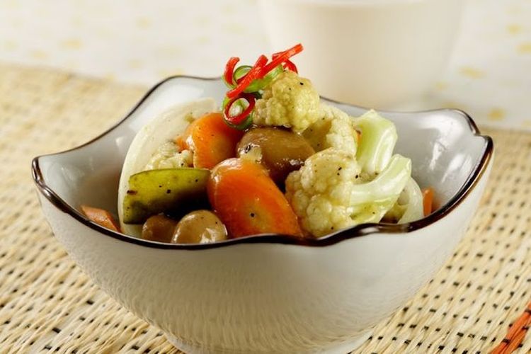 makanan keasinan, masakan keasinan dikasih apa, makanan keasinan begini cara mengatasinya, 5 Cara Mengatasi Masakan Keasinan Tanpa Gula, 1. Gunakan kentang, 2. Tambahkan air, 3. Tambahkan bahan dengan rasa asam, 4. Gunakan krim atau produk susu, 5. Tambahkan bahan lain