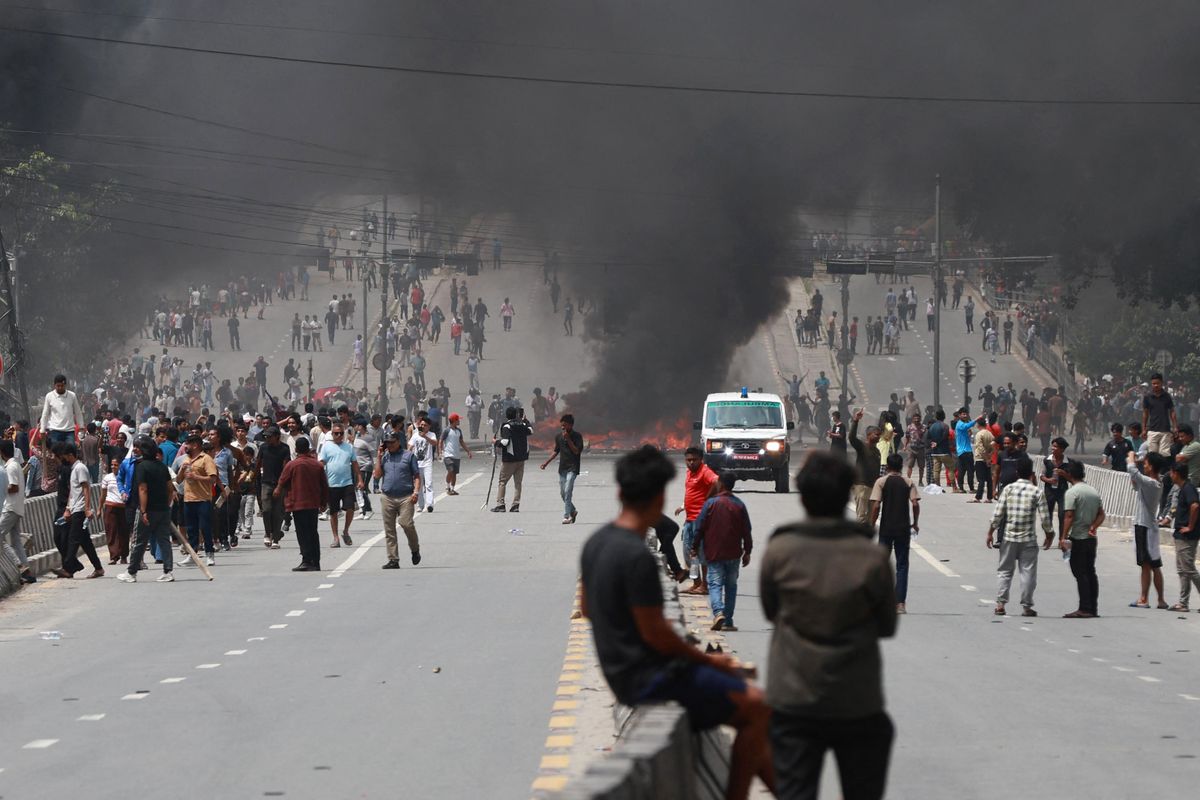 Nepal, demo Nepal ricuh, PM Nepal KP Sharma Oli mundur, Presiden Nepal mundur, Militer Nepal Ambil alih Kekuasaan Usai Aksi Protes Sebabkan Kematian, Bandara ditutup, Dipicu larangan media sosial, Presiden mundur didemo Gen-Z, 1.500 tahanan kabur