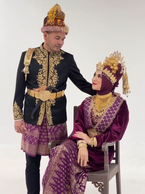 Irish Bella, baju adat Aceh, Haldy Sabri, Baju adat Aceh, baju adat aceh, haldy sabri, foto keluarga Irish Bella, Keluarga Irish Bella - Haldy Sabri Tampil Serasi Pakai Baju Adat Aceh Saat Foto Keluarga