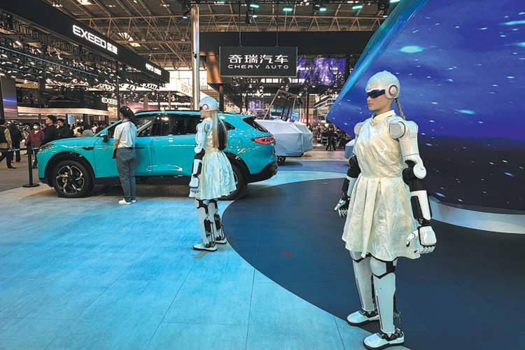 robot humanoid, Mobil Listrik, BYD Mau Jualan Robot Humanoid Lewat Diler