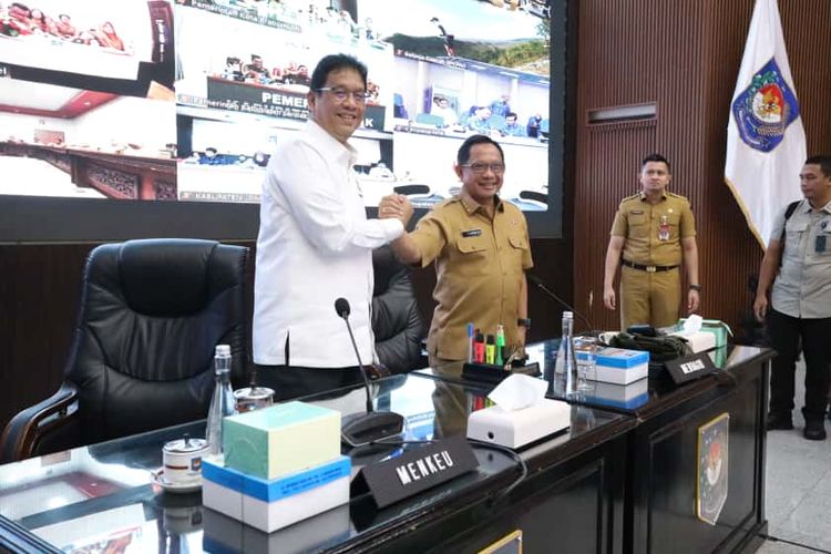 Dedi Mulyadi, Gubernur Jawa Barat, APBD diendapkan, Menkeu Purbaya, anggaran surplus, apbd disimpan di deposito, Dedi Mulyadi Tantang Menkeu Purbaya Buka Data Daerah yang Simpan Dana di Deposito, Apa yang Menjadi Dasar Tudingan Menkeu?, Bagaimana Respons Dedi Mulyadi?, Mengapa Keterbukaan Data Diperlukan?, Apa Tujuan Kritik Purbaya?