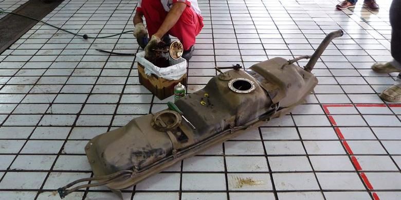 bahan bakar, fuel pump, mobil, Jangan Biarkan Tangki BBM Mobil Sering Kosong, Ada Risikonya