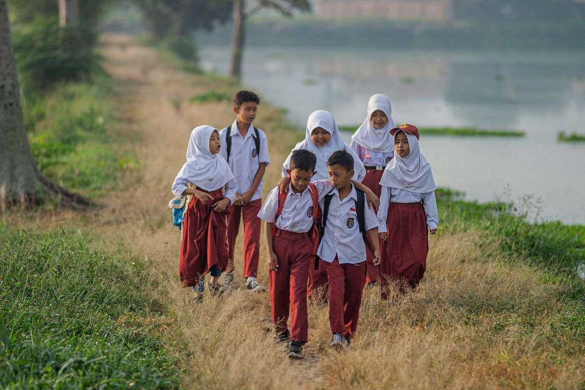 kalender pendidikan Jawa Barat, Kalender Pendidikan Jawa Barat 2026: Cek Jadwal Masuk Semester 2 hingga Libur Kenaikan Kelas, Kapan awal masuk semester 2 dan libur Januari 2026?, Agenda pendidikan Februari–Maret 2026 mencakup apa saja?, Bagaimana jadwal penilaian dan kelulusan April–Mei 2026?, Kapan akhir semester dan libur kenaikan kelas dimulai?