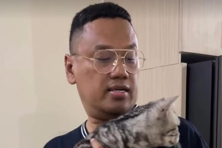 kucing Uya Kuya, sherina munaf kucing, drama kucing Sherina Uya Kuya, mediasi Sherina Uya Kuya, penyerahan kucing Uya Kuya, kasus kucing artis Indonesia, kisruh kucing selebriti, Setelah Mediasi 12 Jam, Sherina Akan Kembalikan 5 Kucing Uya Kuya, Kesepakatan usai mediasi 12 jam, Kucing masih dirawat di klinik, Peran komunitas pecinta hewan, Respons Uya Kuya: “Kucing itu keluarga”, Kronologi persoalan, Pesan Sherina: “Adopt, don’t shop”