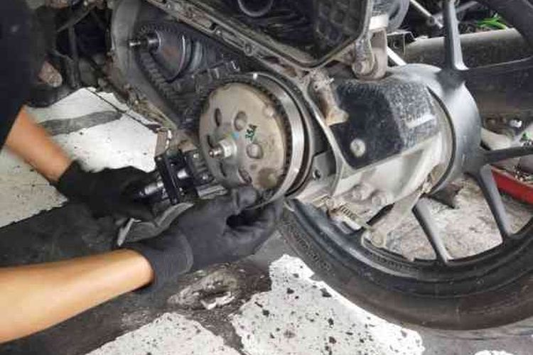 oli gardan, motor matik, perawatan, Sering Diabaikan, Ini Dampak Telat Ganti Oli Gardan Motor Matik